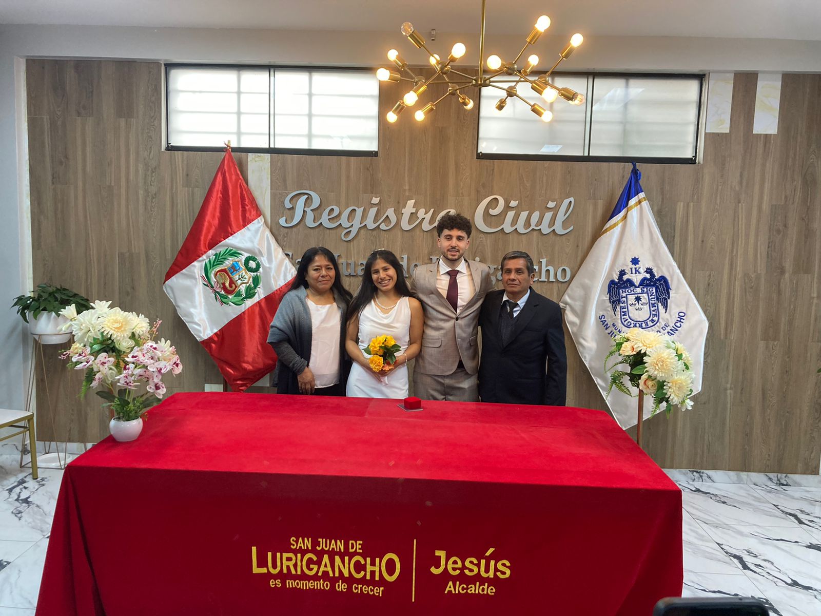 Huwelijksceremonie Mohammed en Rosa bij het Registro Civil San Juan de Lurigancho